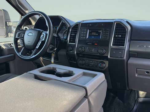 Used 2017 Ford F250 XLT w/ FX4 Off-Road Package AWD/4WD image 31