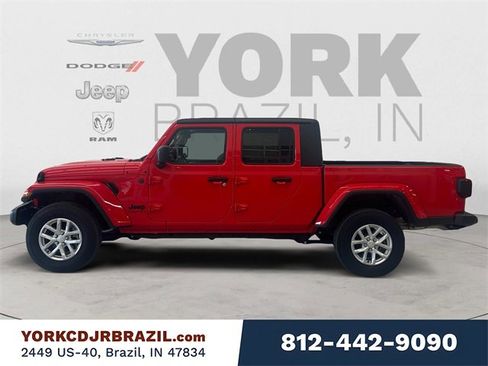 Used 2023 Jeep Gladiator Sport image 2