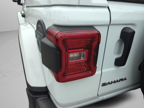 Used 2025 Jeep Wrangler Unlimited Sahara AWD/4WD image 45