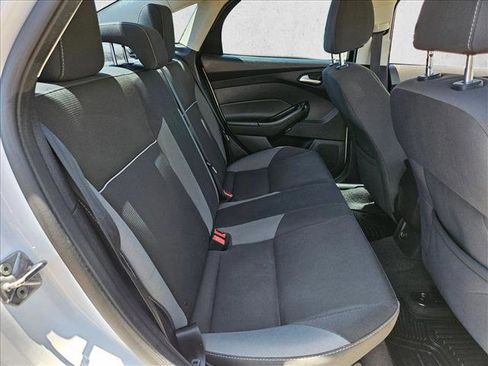 Used 2013 Ford Focus SE w/ SE Winter Pkg FWD image 23