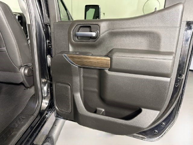 Used 2020 Chevrolet Silverado 1500 LT Trail Boss w/ Midnight Edition AWD/4WD image 27