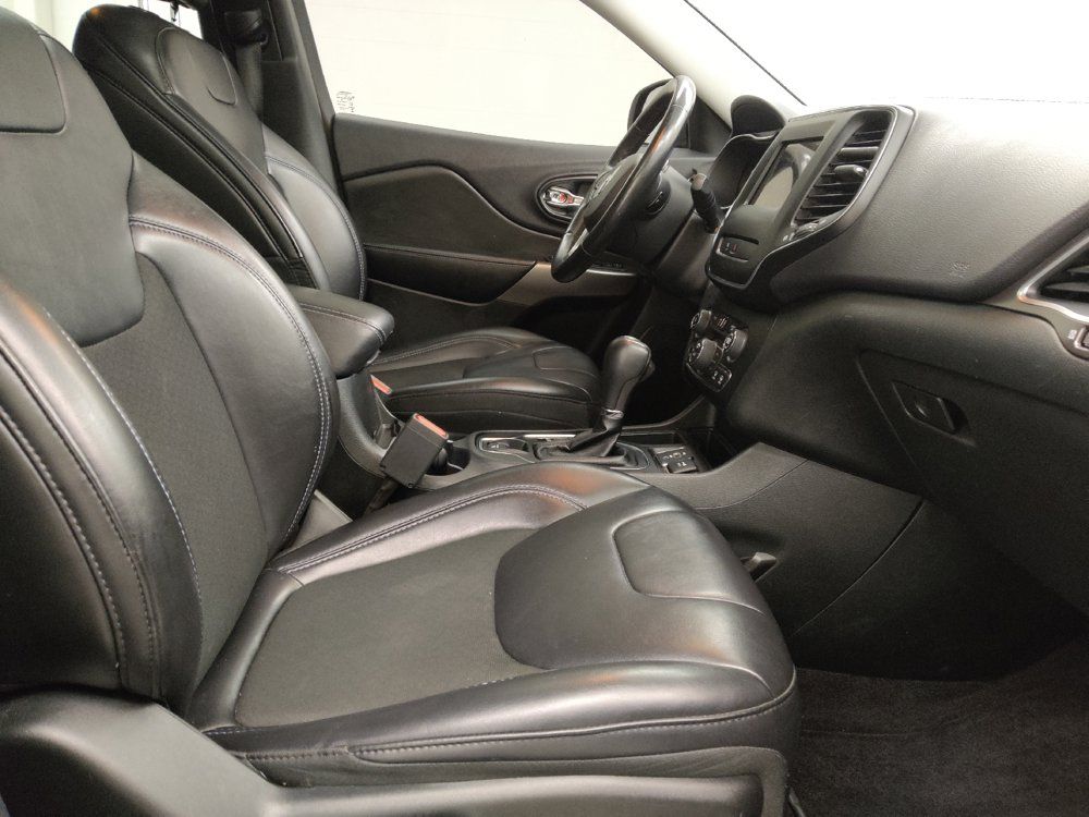 Used 2019 Jeep Cherokee Latitude Plus w/ Comfort/Convenience Group FWD image 21