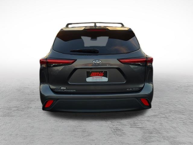 Used 2023 Toyota Highlander XLE AWD/4WD image 6