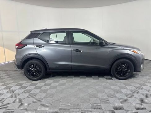Used 2021 Nissan Kicks S FWD image 31