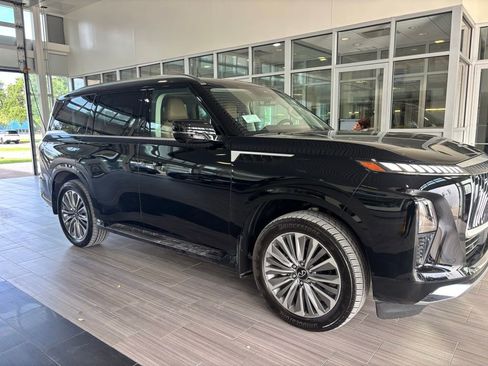 Certified 2026 INFINITI QX80 Luxe w/ Cargo Package AWD/4WD image 3