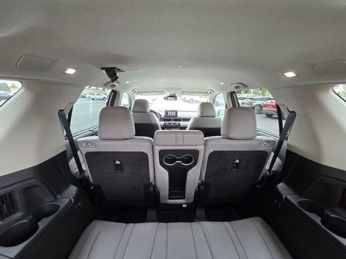 Used 2025 Honda Pilot EX-L image 5