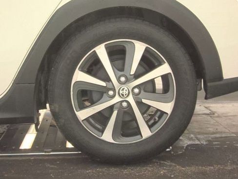 Used 2018 Toyota Prius C Two image 9