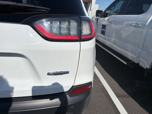 Used 2019 Jeep Cherokee Latitude Plus FWD image 8