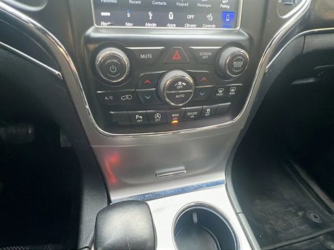 Used 2018 Jeep Grand Cherokee Limited w/ Luxury Group II image 18