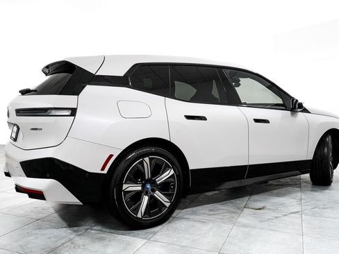 Used 2023 BMW iX xDrive50 w/ Premium Package AWD/4WD image 7