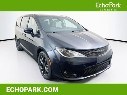 Used 2020 Chrysler Pacifica Touring w/ S Appearance Package
