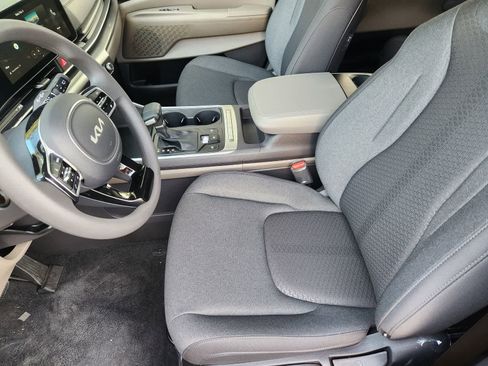 New 2026 Kia Carnival LX image 11