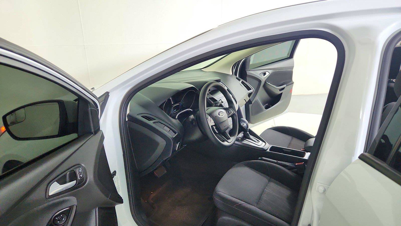 Used 2018 Ford Focus SE FWD image 28