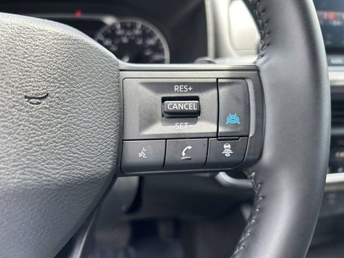 Used 2025 Nissan Rogue SV AWD/4WD image 23