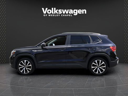 Certified 2022 Volkswagen Taos SE FWD image 5