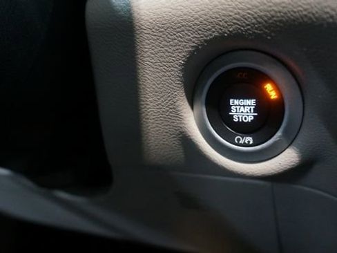 Used 2024 Chrysler Pacifica Touring-L image 25