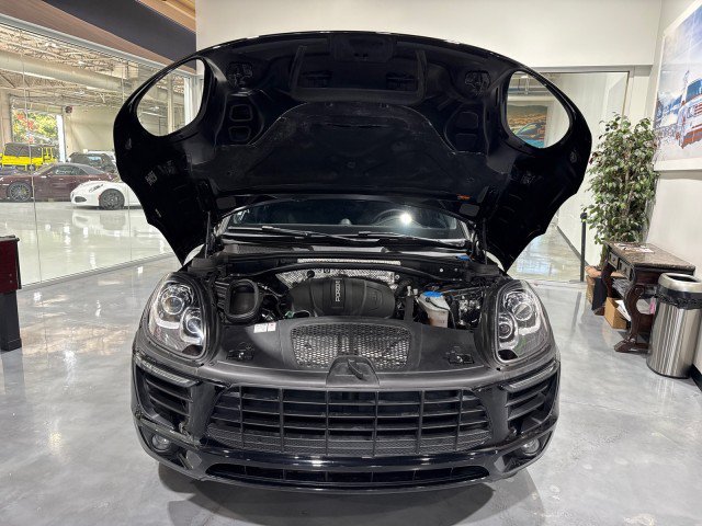 Used 2018 Porsche Macan AWD/4WD image 24