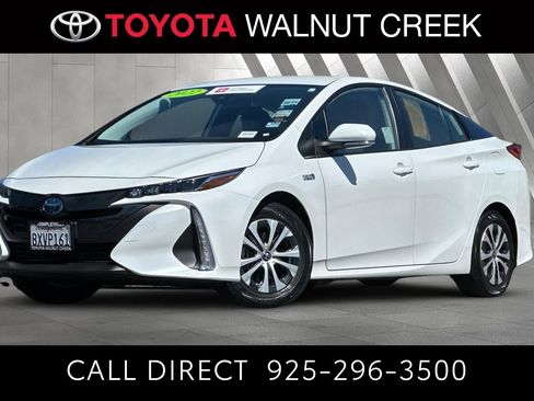 Certified 2022 Toyota Prius Prime XLE FWD image 1