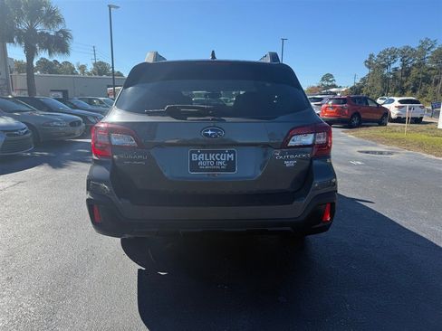 Used 2018 Subaru Outback 2.5i Premium image 4