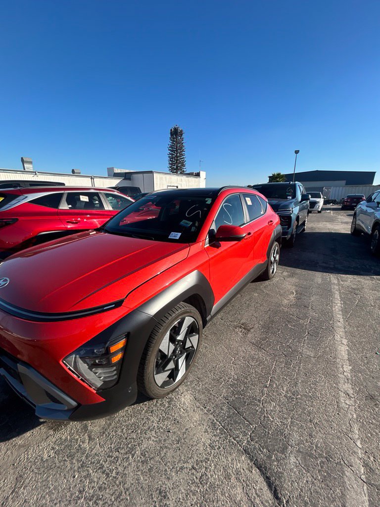 Used 2024 Hyundai Kona Limited FWD image 2