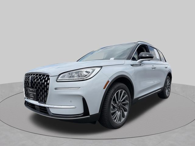 Used 2025 Lincoln Corsair Reserve w/ Towing Package AWD/4WD image 4