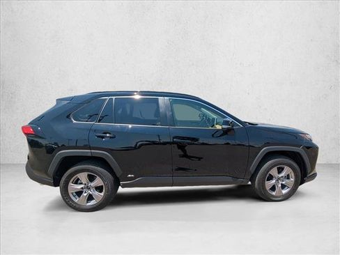 Used 2025 Toyota RAV4 XLE AWD/4WD image 4