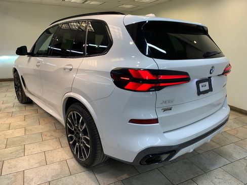 Used 2024 BMW X5 xDrive40i w/ M Sport Package AWD/4WD image 5