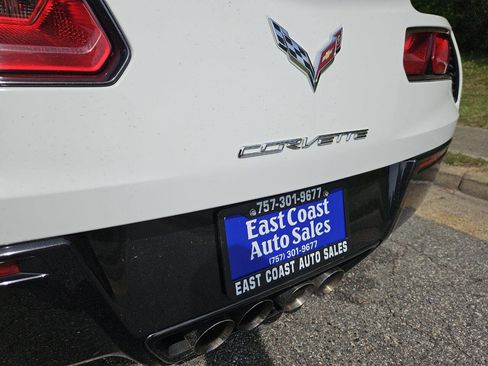 Used 2019 Chevrolet Corvette Stingray Coupe w/ 1LT RWD image 9