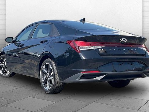 Used 2023 Hyundai Elantra SEL w/ Convenience Package FWD image 10