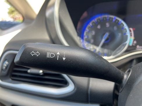 Used 2024 Chrysler Pacifica Touring-L FWD image 23