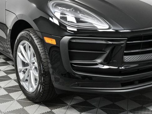 Certified 2025 Porsche Macan AWD image 33