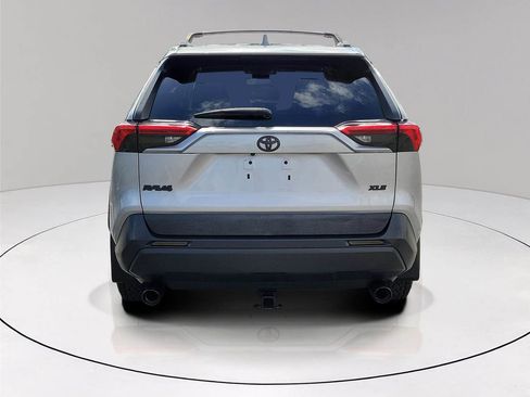 Used 2021 Toyota RAV4 XLE FWD image 5