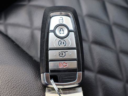 Used 2024 Ford Edge Titanium image 30