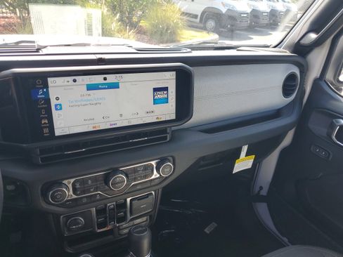 New 2025 Jeep Gladiator Sport image 15