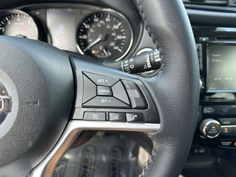 Used 2020 Nissan Rogue SV image 31