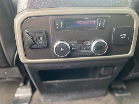 Used 2019 Ford Expedition XLT w/ Equipment Group 202A AWD/4WD image 14
