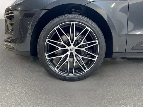 Certified 2023 Porsche Macan AWD/4WD image 31