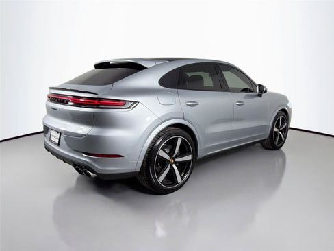 Used 2025 Porsche Cayenne Coupe AWD/4WD image 7