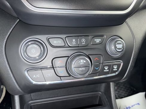 Used 2022 Jeep Cherokee Trailhawk w/ Premium Leather Package image 24