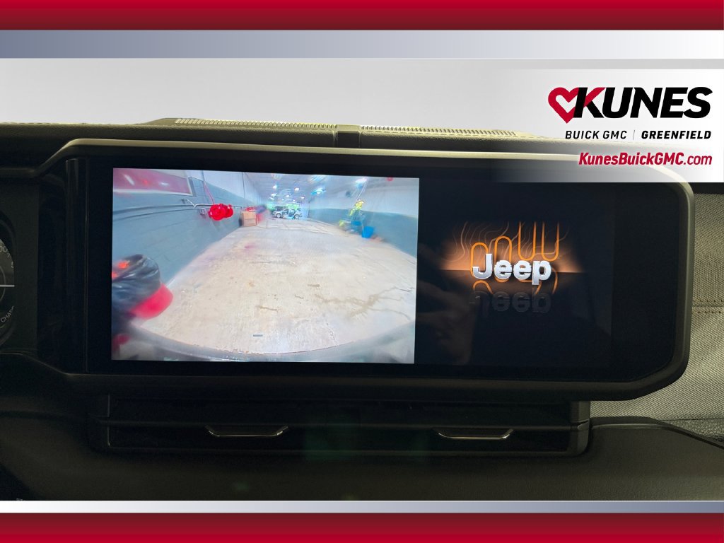 Used 2024 Jeep Wrangler Unlimited Sahara AWD/4WD image 28