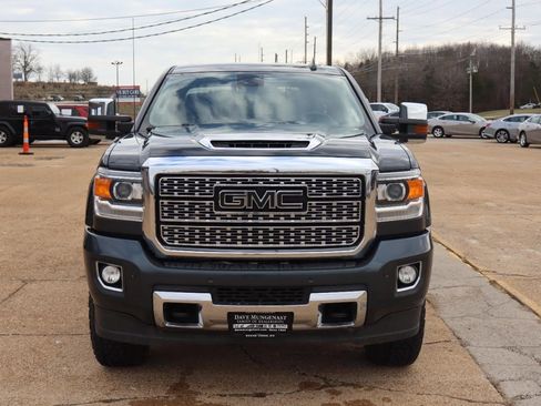 Used 2018 GMC Sierra 3500 Denali image 2