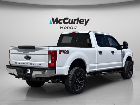 Used 2018 Ford F250 XLT w/ FX4 Off-Road Package AWD/4WD image 3