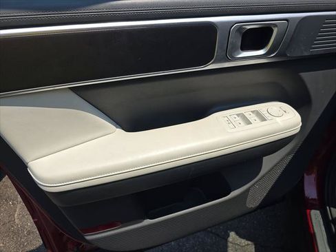 Used 2025 Hyundai Santa Fe SEL AWD/4WD image 12