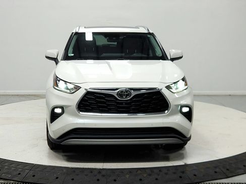 Used 2021 Toyota Highlander Platinum AWD/4WD image 3