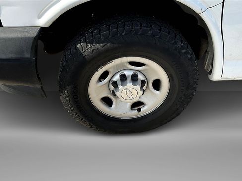 Used 2019 Chevrolet Express 2500 image 2