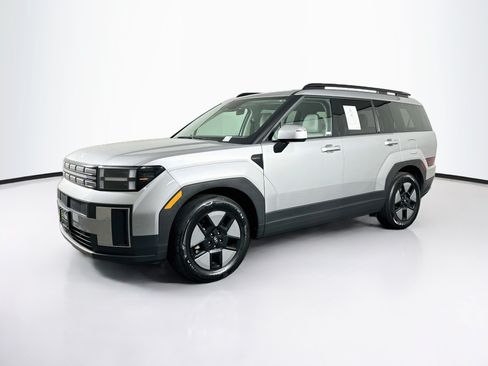 Used 2025 Hyundai Santa Fe SEL FWD image 3