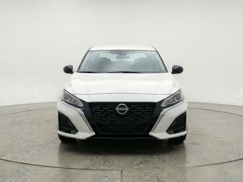 Used 2025 Nissan Altima 2.5 SV image 2