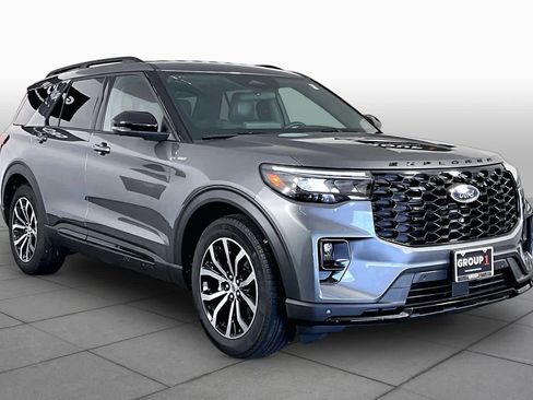 Used 2025 Ford Explorer ST-Line RWD image 3