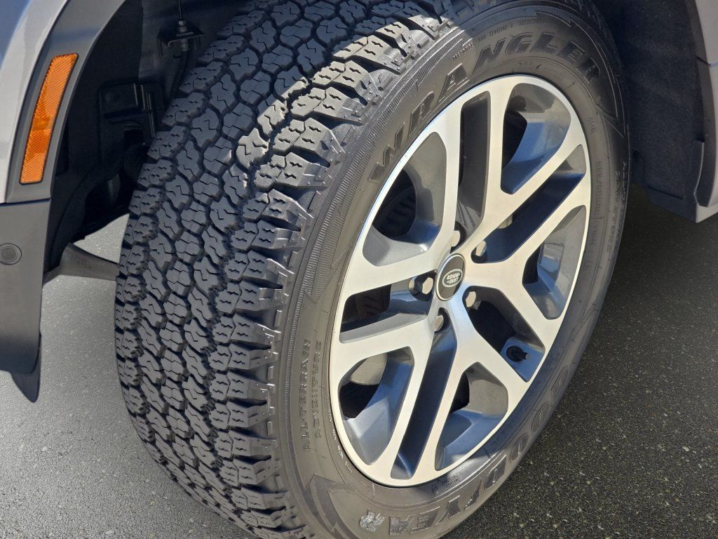 Certified 2024 Land Rover Defender 110 S AWD/4WD image 32