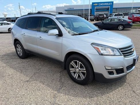 Used 2017 Chevrolet Traverse LT AWD/4WD image 2